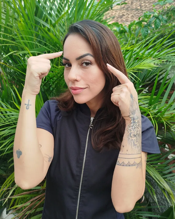 Isis Guimarães, designer de sobrancelhas e depiladora